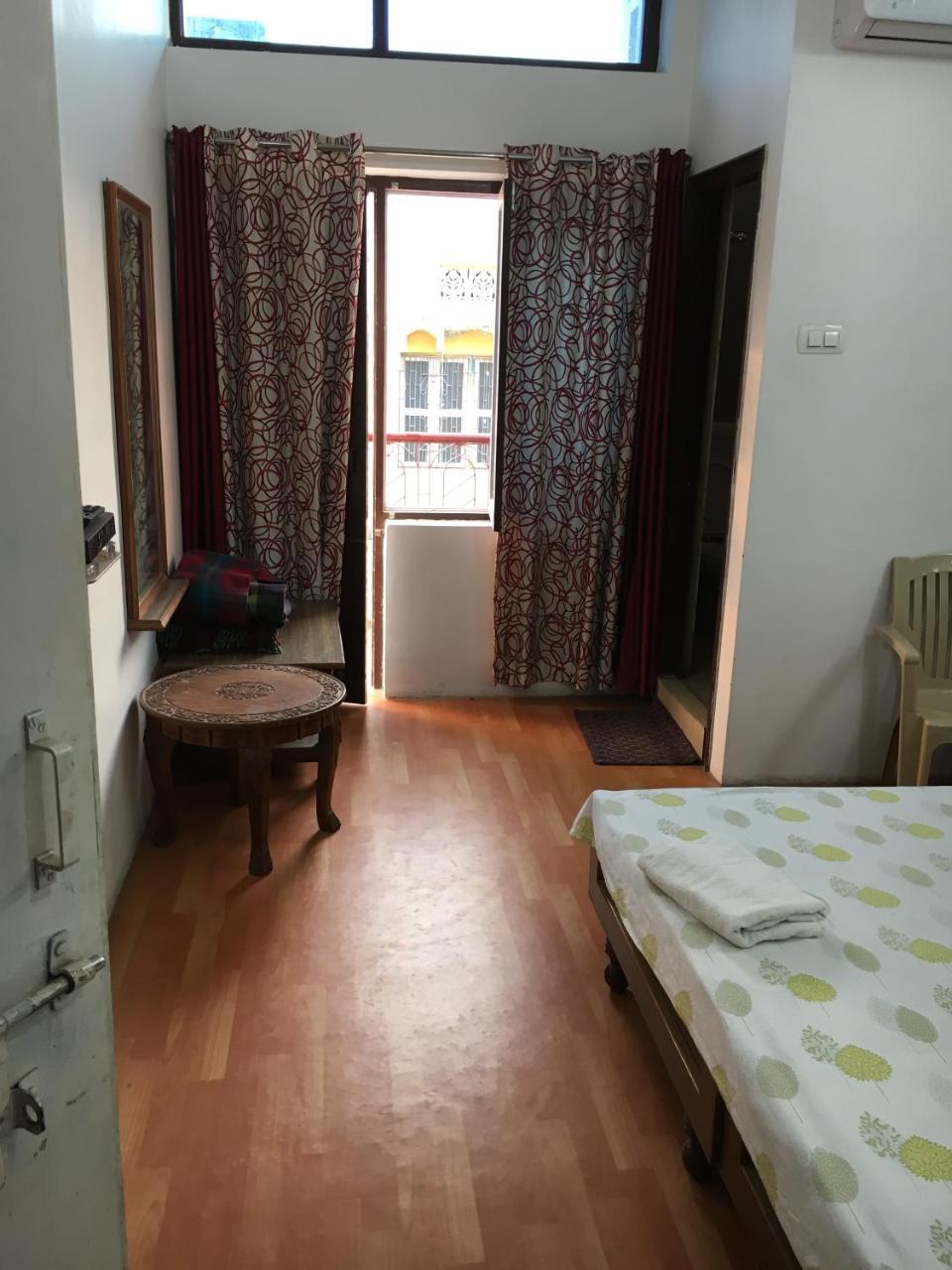 Ishan Paying Guest House Varanasi Exterior photo