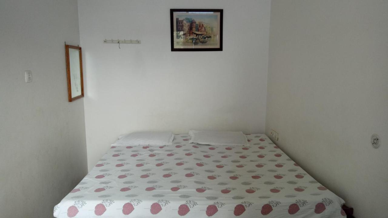 Ishan Paying Guest House Varanasi Exterior photo