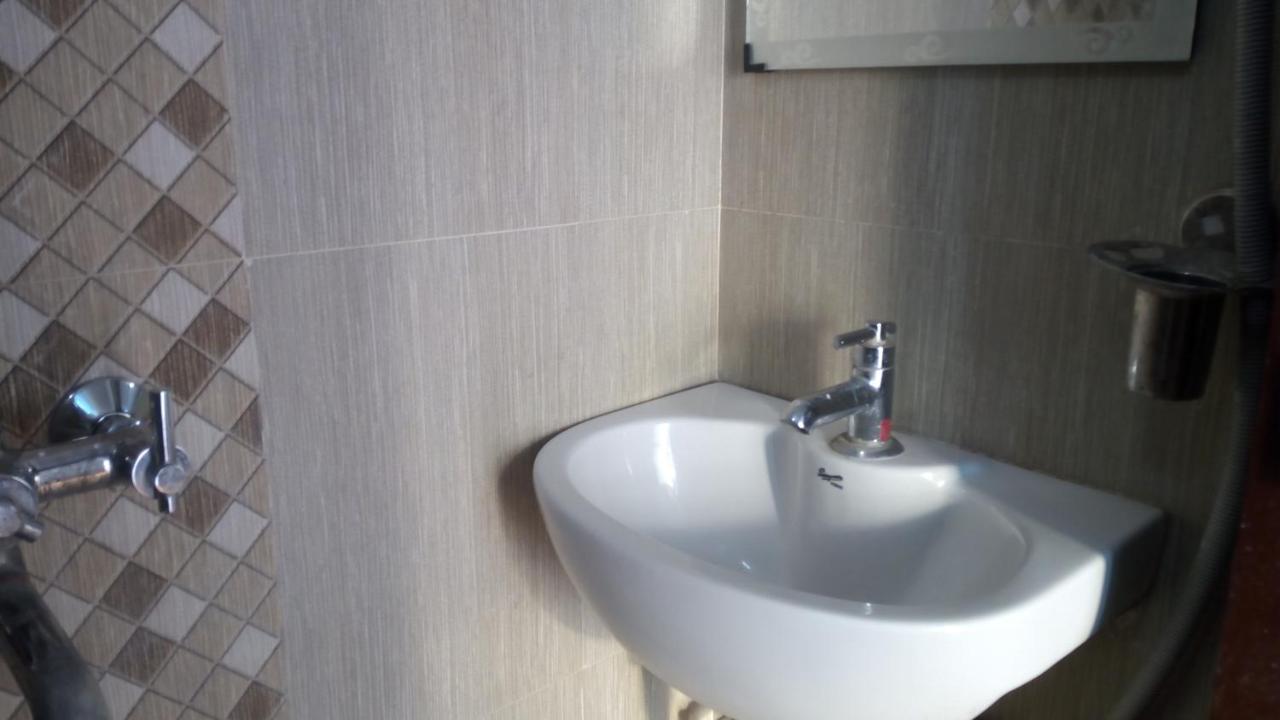 Ishan Paying Guest House Varanasi Exterior photo